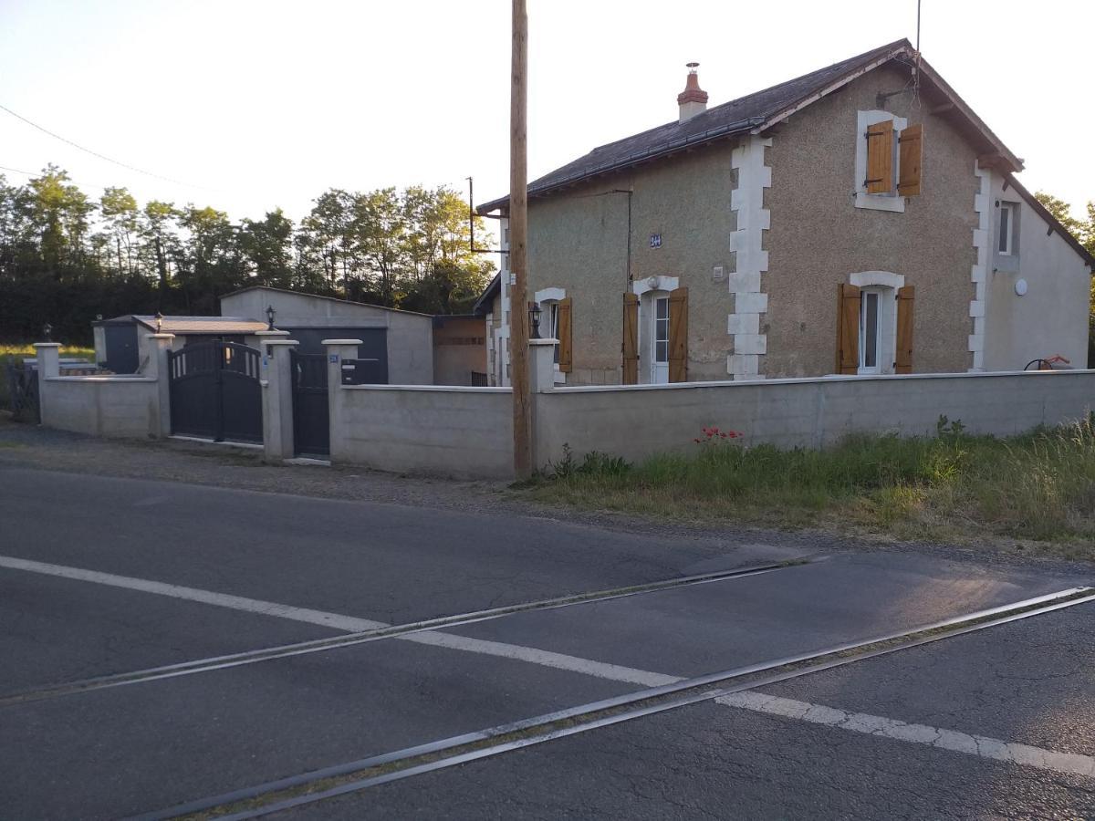 MontgivrayLe Petit Pays公寓 外观 照片